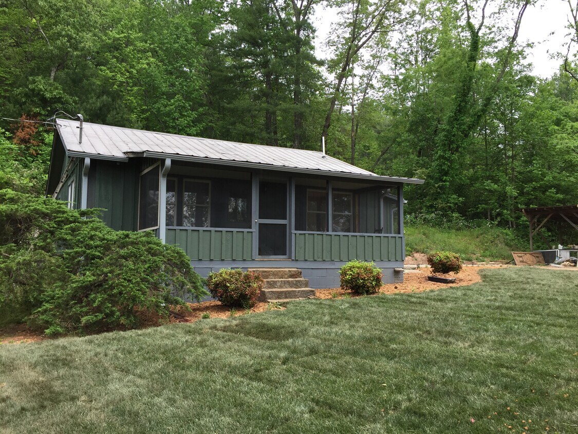 screen porch from outside - 3837 Old Hendersonville Highway