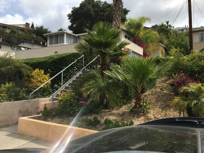 Building Photo - 2104 N Verdugo Rd