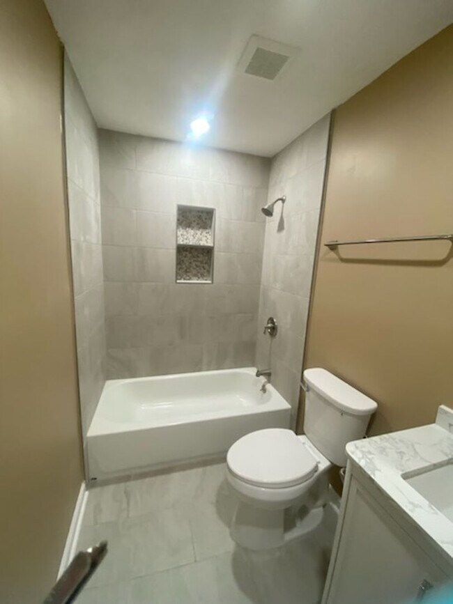 Foto del edificio - 5142 Delray Dr