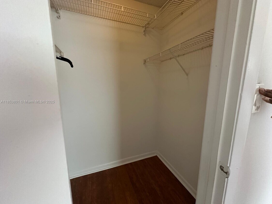 Foto del edificio - 8111 SW 21st Ct