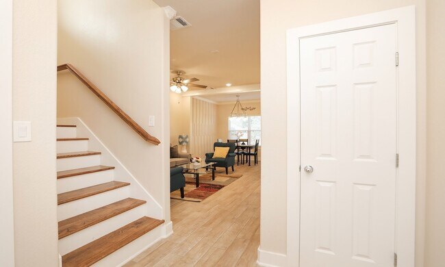 Building Photo - 3535 Mt Pleasant St