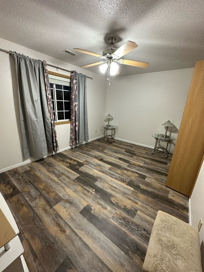 Foto del edificio - CONDO FOR RENT FROM PRIVATE LANDLORD!