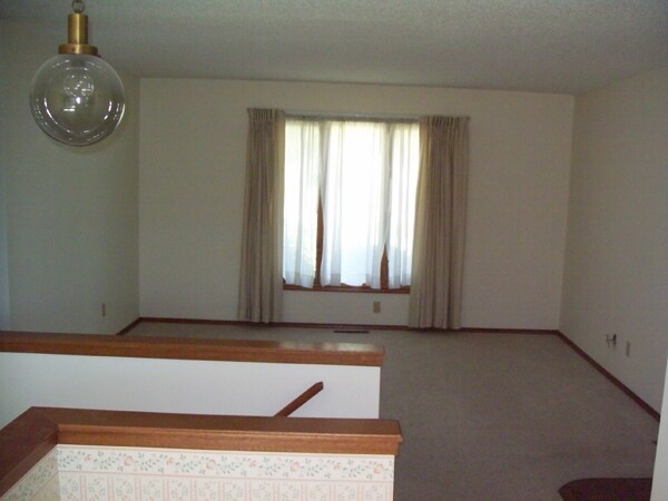 Foto del edificio - West Manhattan 2 Bedroom, 2 Bath Duplex with over 1,300 Square Feet!