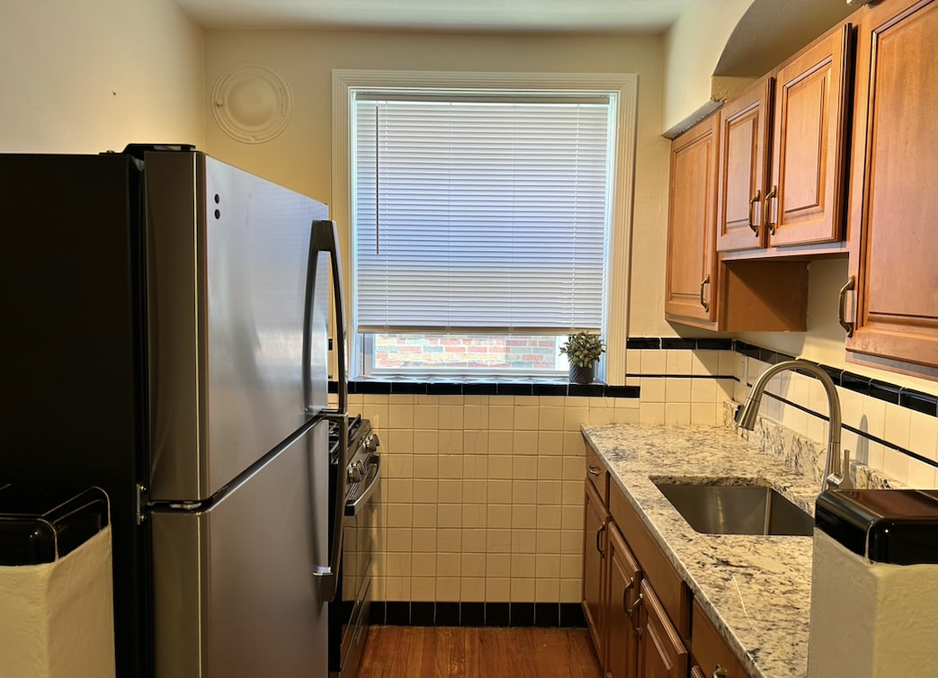 Primary Photo - 6312 Bancroft Ave