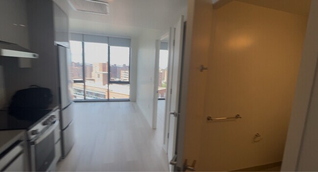 Foto del edificio - 98-10 63rd Rd