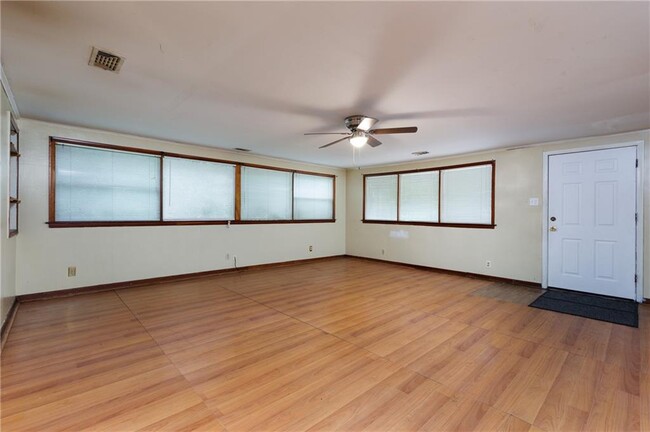 Building Photo - 5601 Overlook Rd