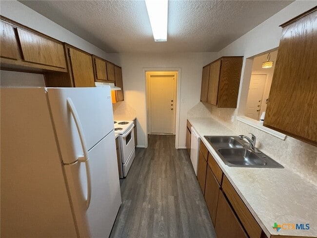 Building Photo - 2601 Lucille Dr