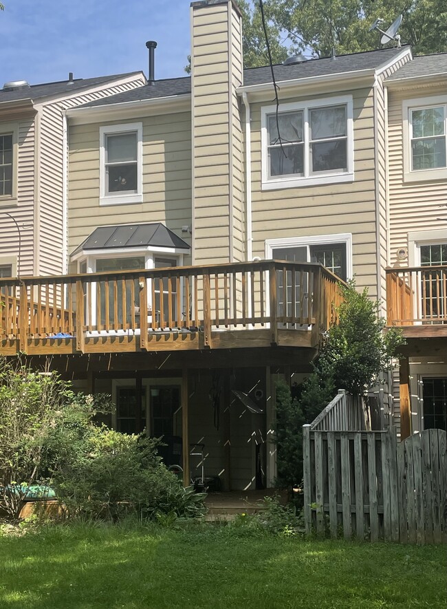 Foto del edificio - 5741 Oakshore Ct