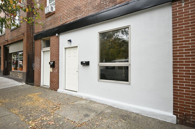 Building Photo - 2012 Brownsville Rd