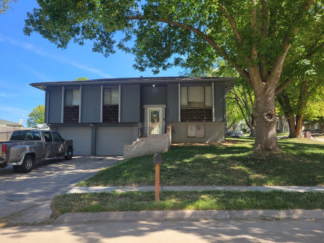 Primary Photo - 5629 S 139th St
