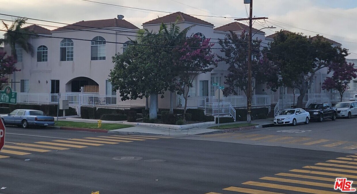 Foto principal - 4057 W 147th St