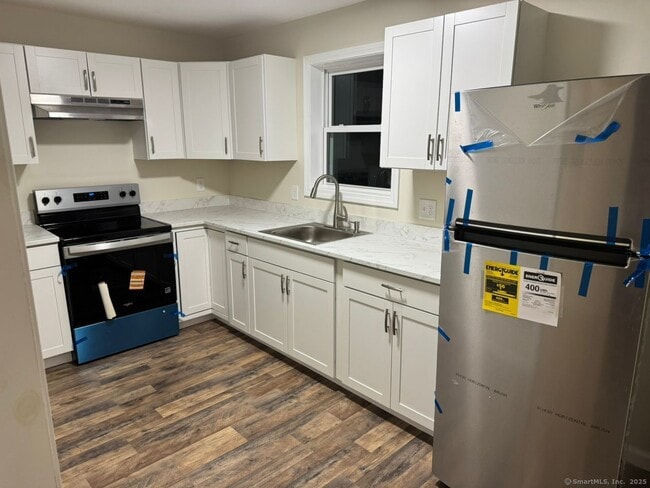 Building Photo - 23 Silver St