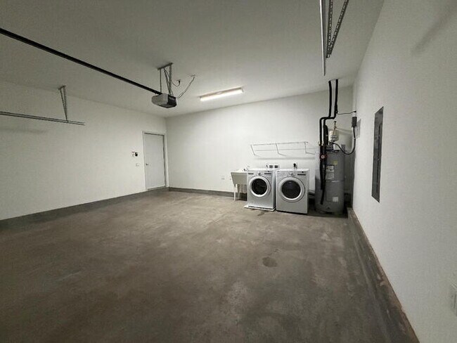 Foto del edificio - To register for the showing time, note the 4 digit code: 5963 and click "APPLY NOW."(mobile:orang...