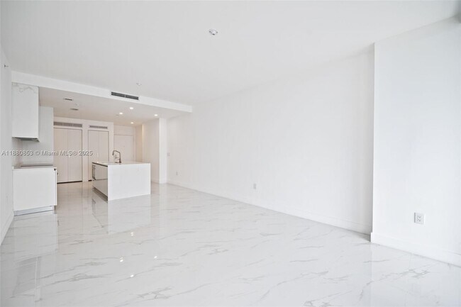Foto del edificio - 700 NE 24th St