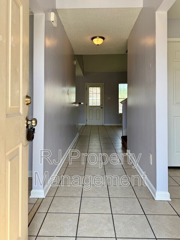 Foto del edificio - 5353 Farm Ridge Dr