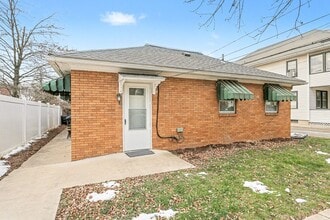 Building Photo - 10 Swan St