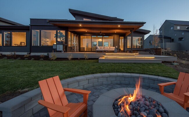 Building Photo - Single level home in gated community