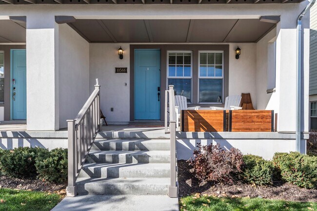 Building Photo - Daybreak living at its finest!