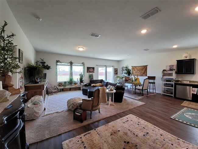 Building Photo - 1820 Wolf Run