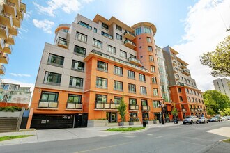 Building Photo - 1029 View St