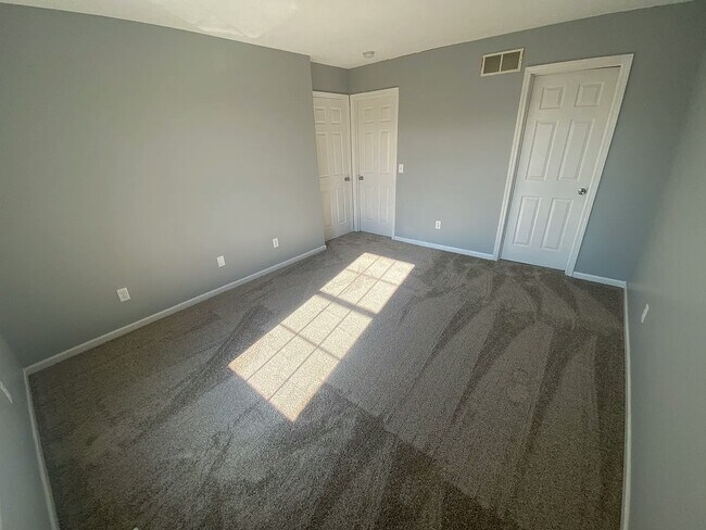 Foto del edificio - 250 Parktrail Rd