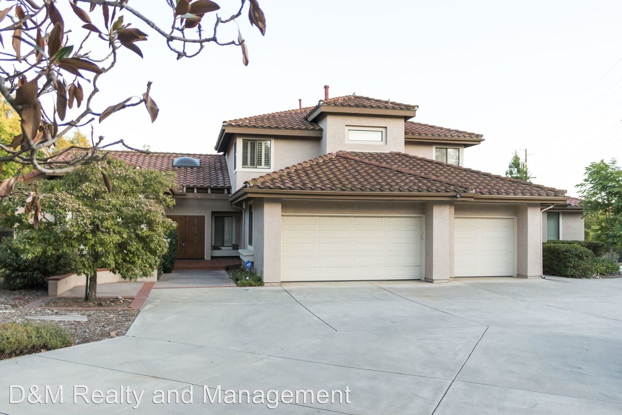 Foto principal - 5 br, 3.5 bath House - 13814 Lake Poway Road