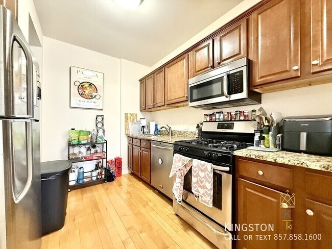 Photo - 672 Washington St Apartment