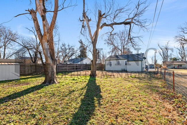 Building Photo - 224 Grover Ave