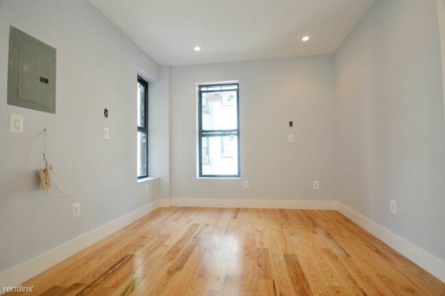 Building Photo - 170 E 105th St