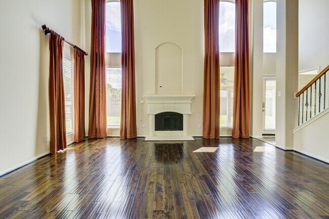 Foto del edificio - 5 bed dream home in the heart of Sienna