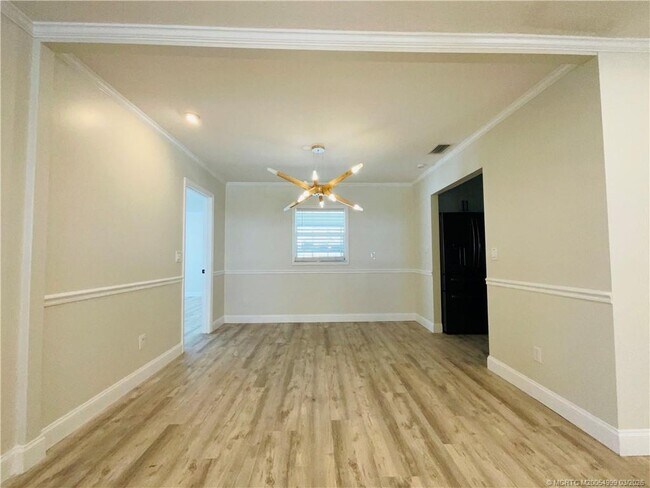 Foto del edificio - 2061 NE Hoya Calle