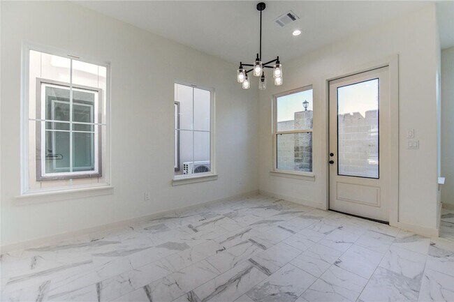 Building Photo - 2920 El Fenice Ln