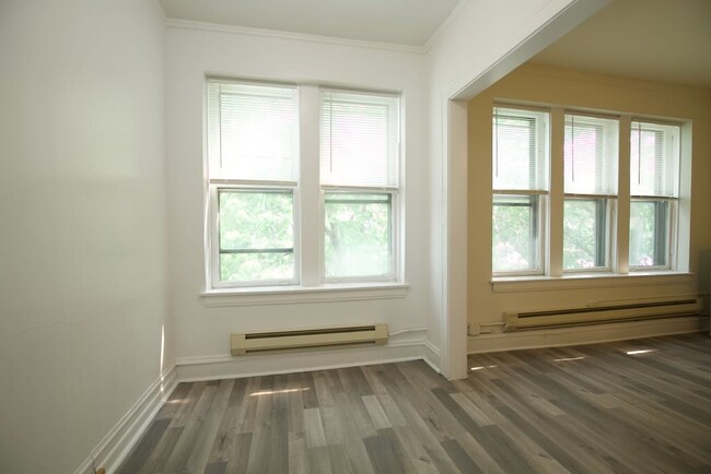 Building Photo - 4634 N Paulina St