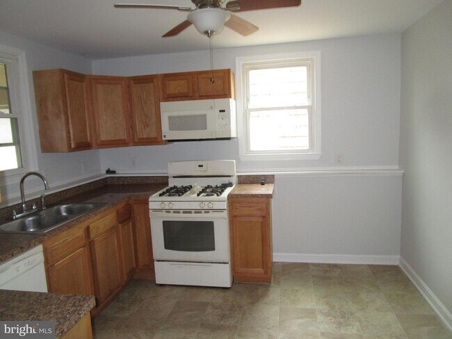 Building Photo - 338 Winslow Rd