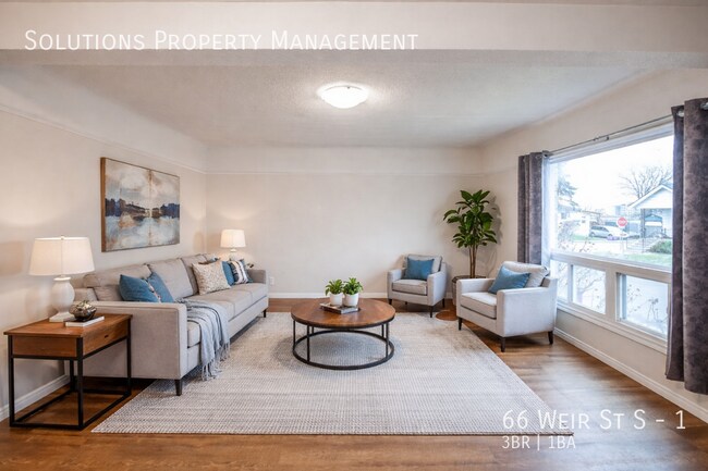 Photo du bâtiment - **Newly Renovated 3 Bedroom Main Floor Unit**