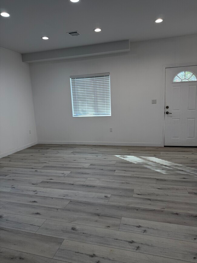 Foto del edificio - 11616 Balboa Blvd