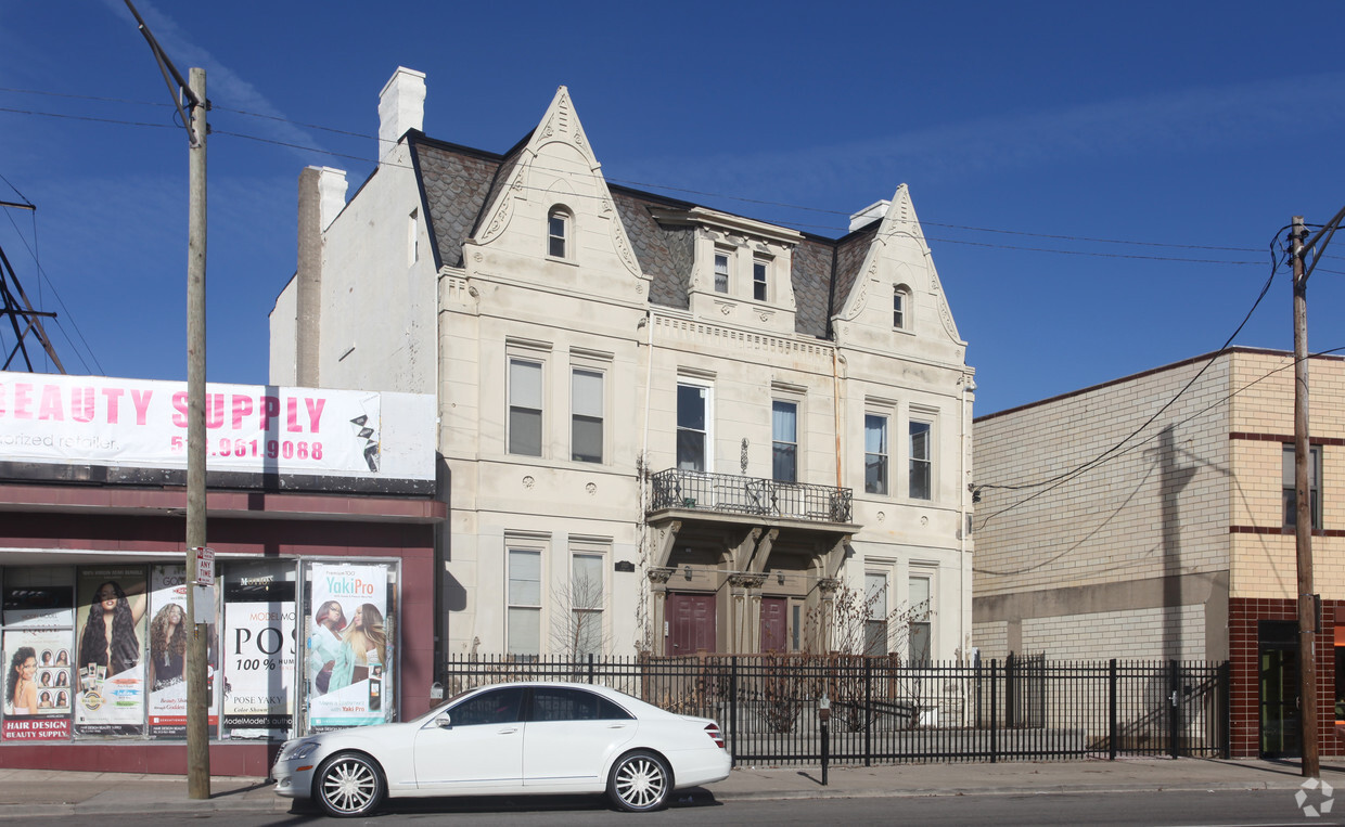 Primary Photo - 2527 Gilbert Ave