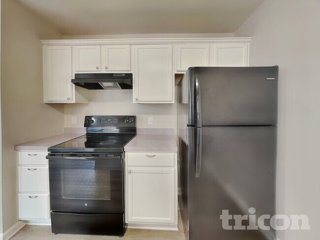 Foto del edificio - 7120 Idlewild Brook Ln