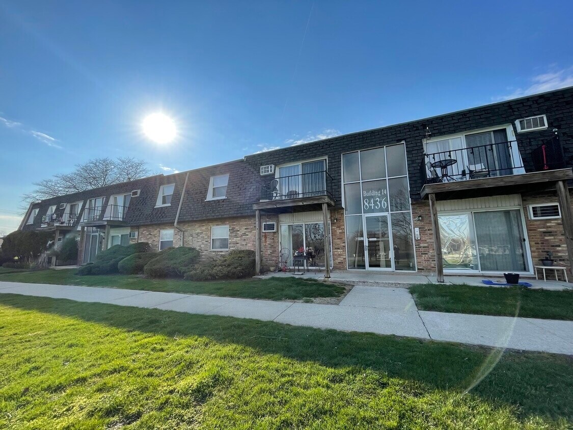 8436 W 103rd Terrace Unit 311, Palos Hills, IL 60465 Condo for Rent