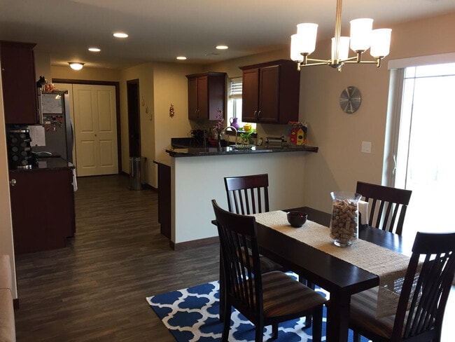 Building Photo - 35 Jaro Wy