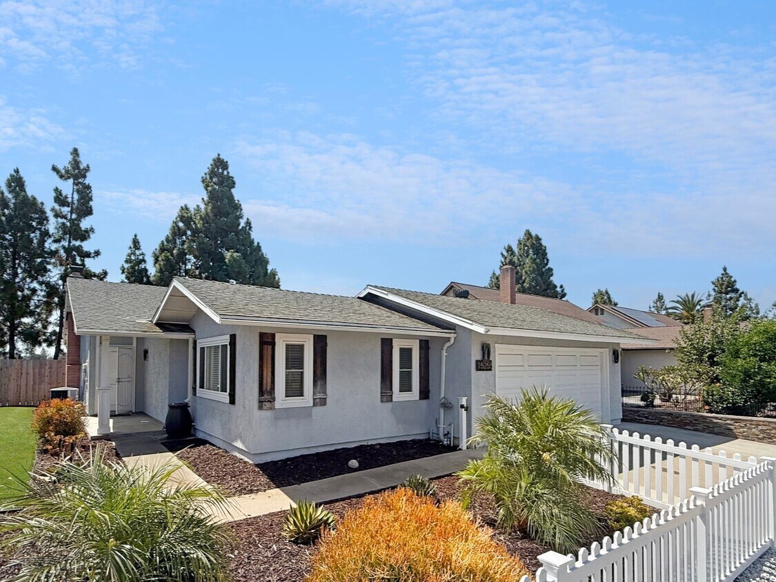 Foto principal - Beautiful 4B/2BA Home in Rancho Peñasquito...