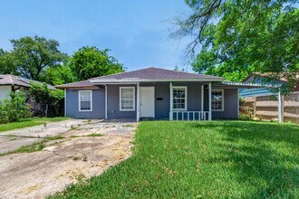 Building Photo - 3031 Groton Dr