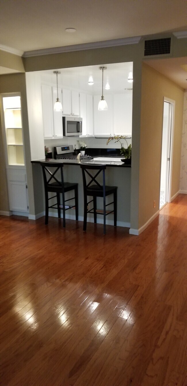 Building Photo - 245 S Holliston Ave