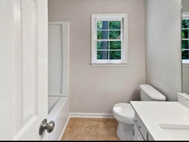 Building Photo - 86 Fair Oaks Dr SE