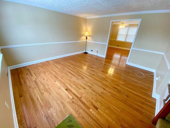 Building Photo - Gorgeous Updated 3-bedroom Dundalk Townhom...
