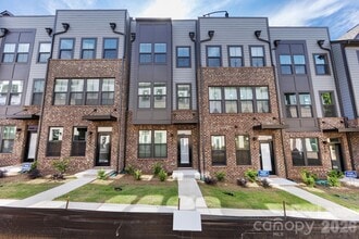 Building Photo - 440 Spearfield Ln