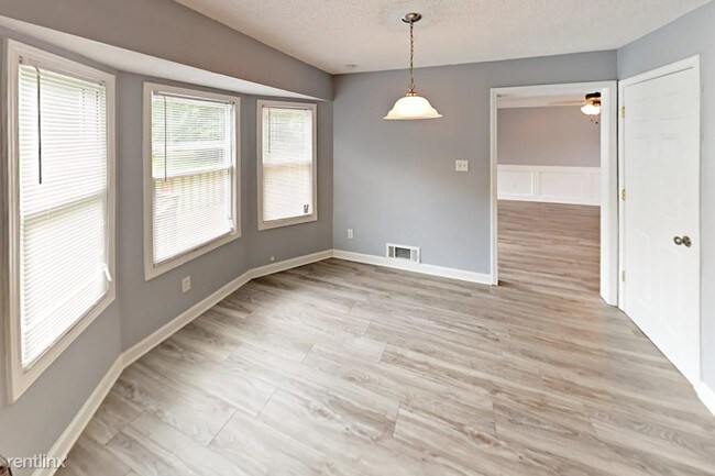 Building Photo - 4100 Camaron Way
