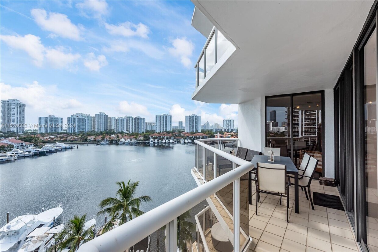 Foto principal - 3610 Yacht Club Dr