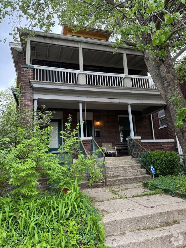 Building Photo - 1766-1768-1768 Oak St