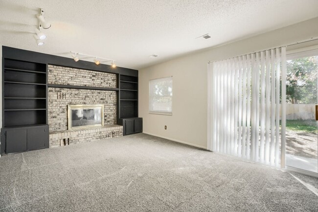Building Photo - 4298 Sumac Ct